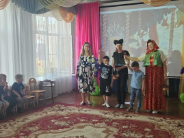 "В некотором царстве, в Пушкинском государстве" "В некотором царстве, в Пушкинском государстве".